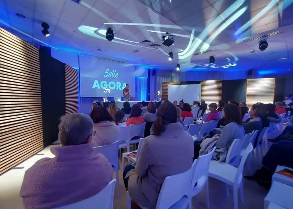 Laurent Medium au salon parallèle à Ciney