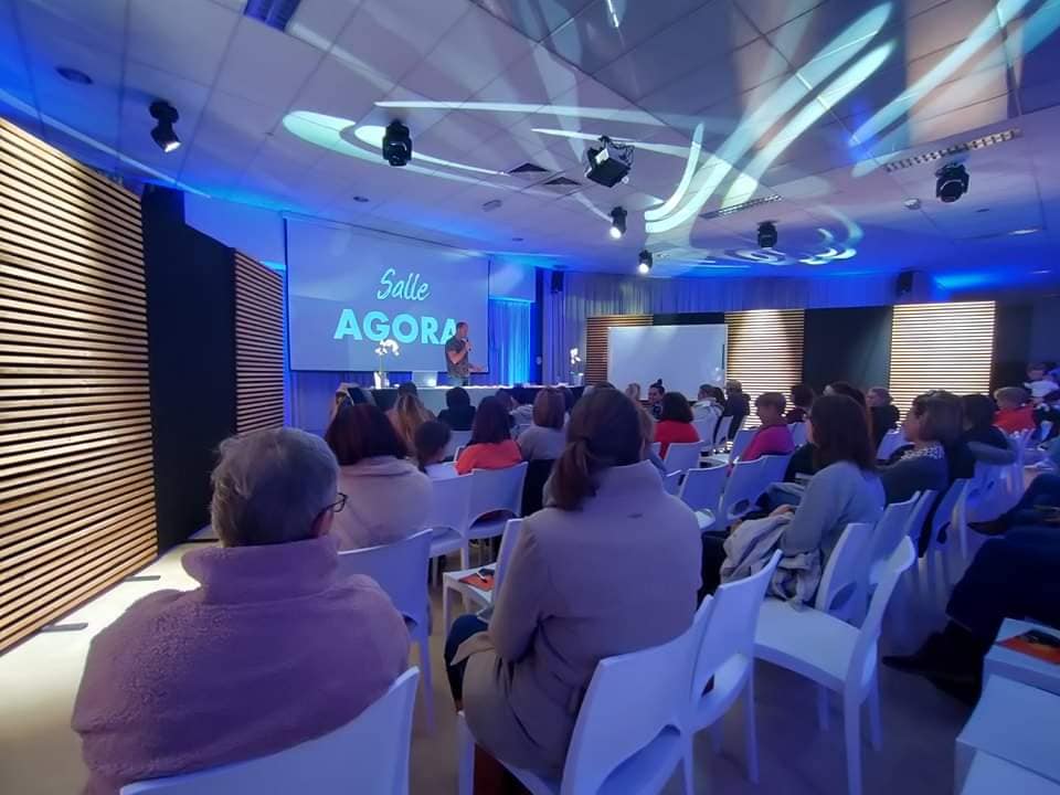 Laurent Medium au salon parallèle à Ciney